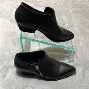 Chelsea & Violet Black Leather Ankle Boots Sz 8M
